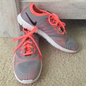 Nike 6.5 women’s Nike Training Flex Adapt shoes